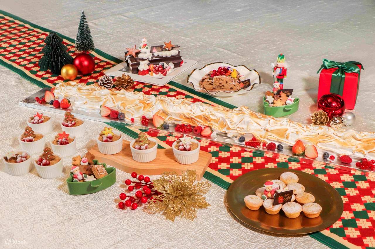 โรงแรมอเล็กซานดรา Hotel Alexandra | Cafe A ภัตตาคารอเล็กซานดรา | บุฟเฟต์อาหารกลางวัน อาหารเย็น และชุดน้ำชายามบ่าย